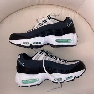 Brand new Nike Air Max size 7Y. Fits a women’s 8-8.5.